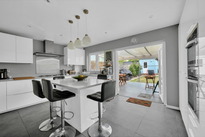 Images for Dumbreck Road, London