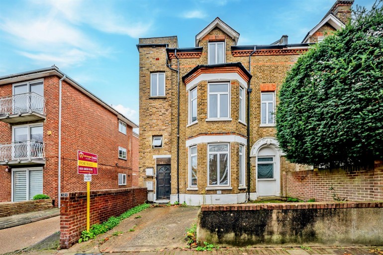 Court Yard, SE9