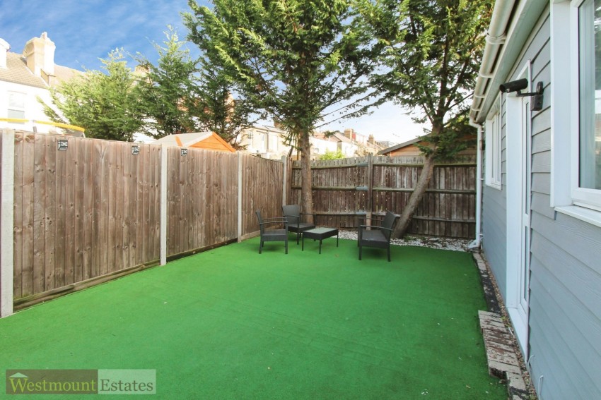 Images for Greenvale Road, Eltham